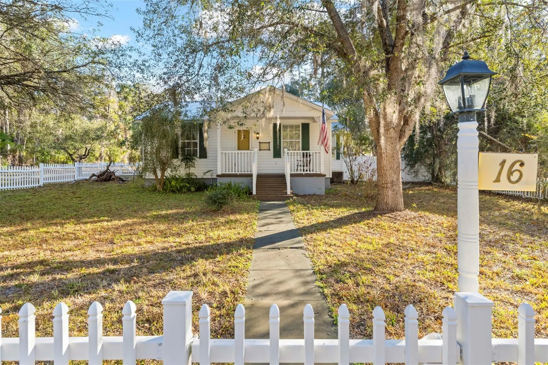 16 52nd Street Yankeetown FL 34498