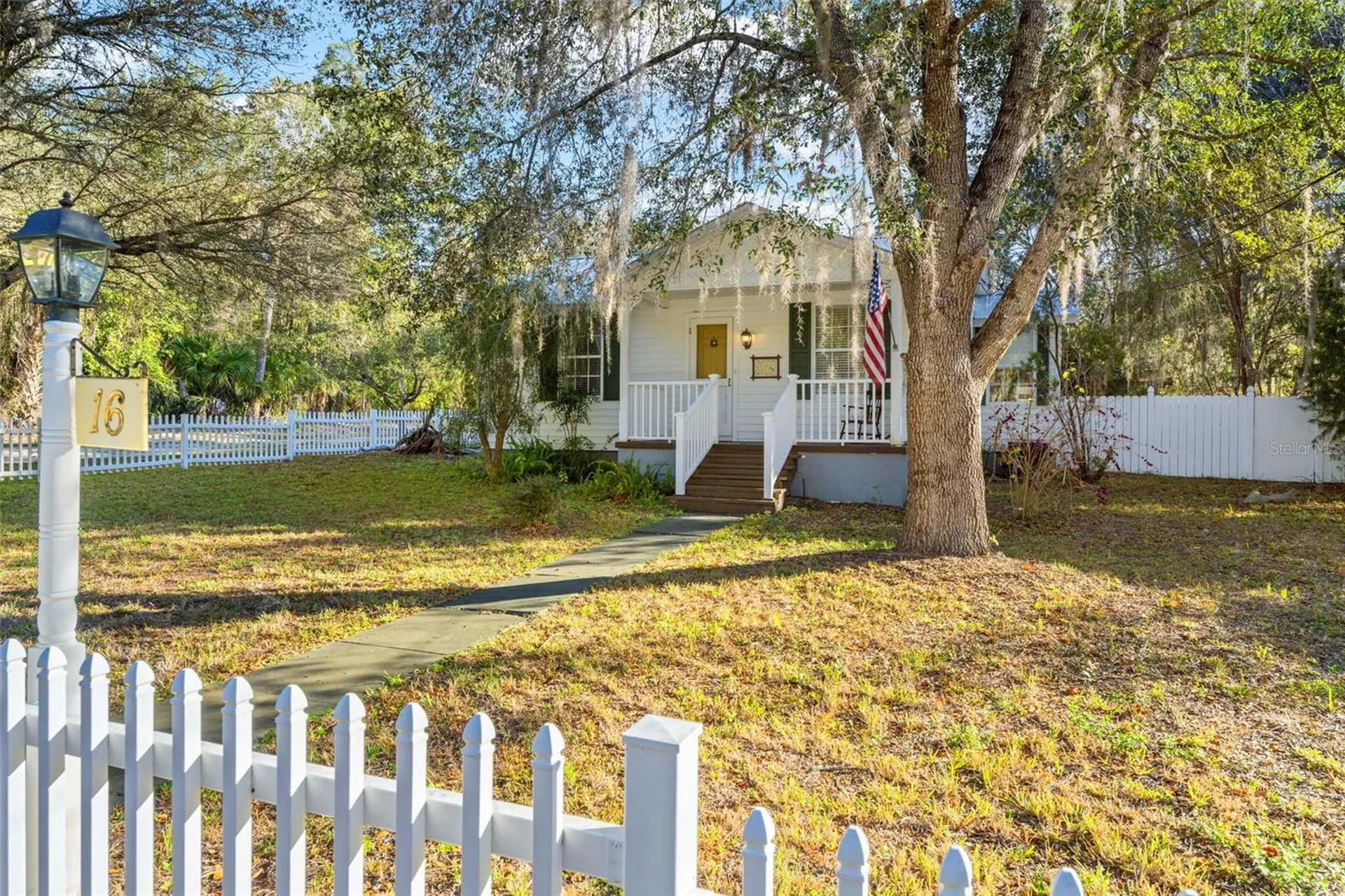 16 52nd Street Yankeetown FL 34498