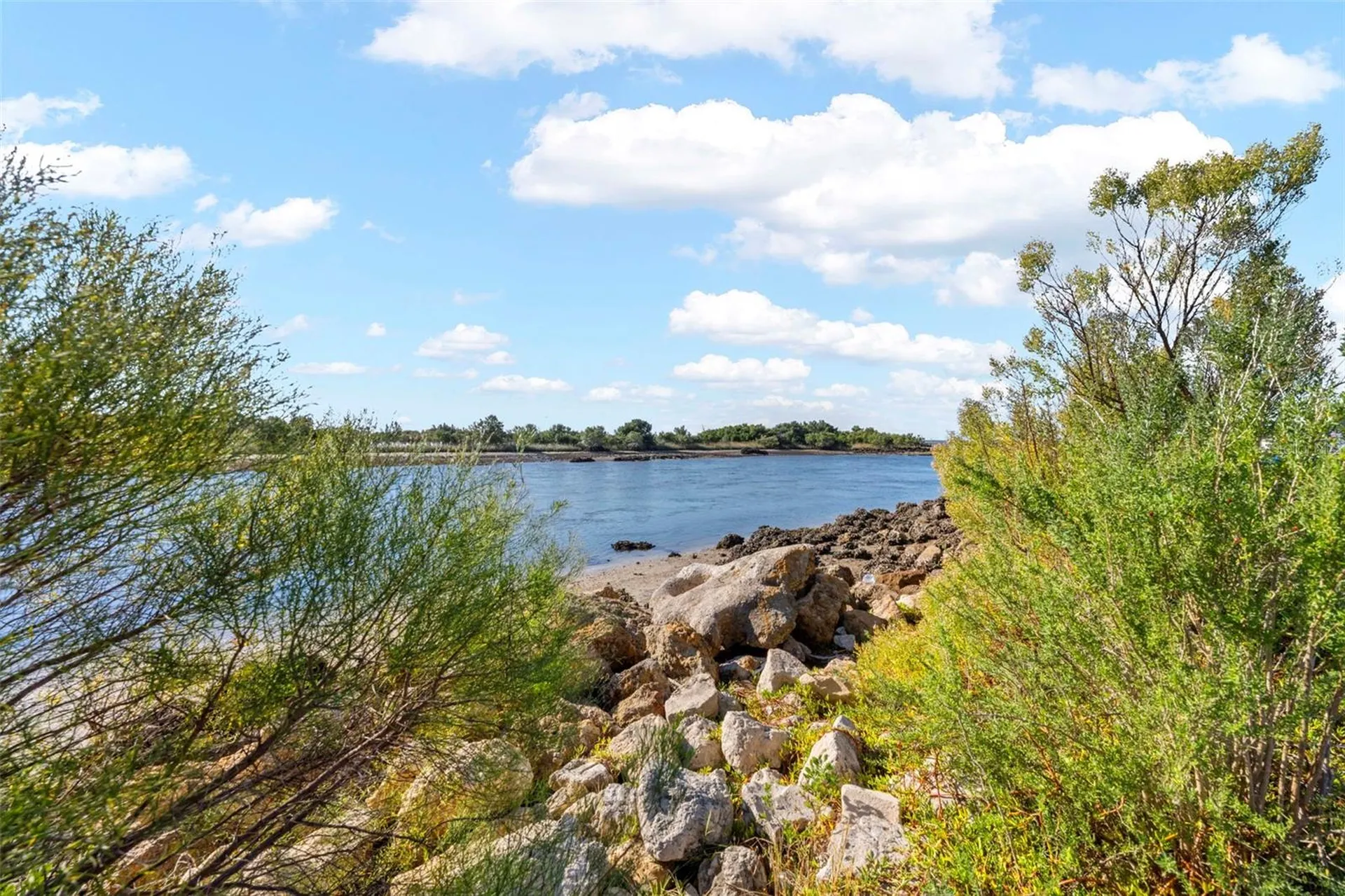 16 52nd Street Yankeetown FL 34498