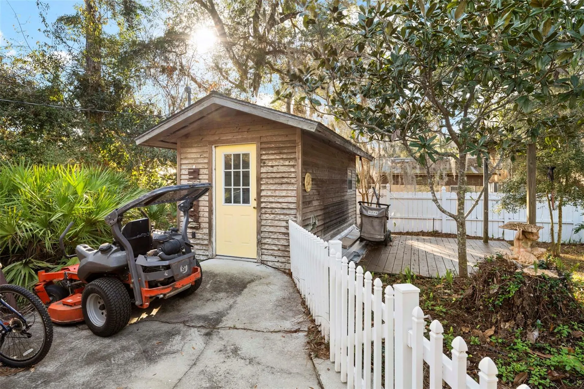 16 52nd Street Yankeetown FL 34498
