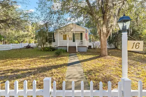 16 52ND Street Yankeetown FL 34498