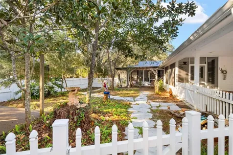 16 52nd Street Yankeetown FL 34498