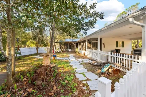 16 52nd Street Yankeetown FL 34498