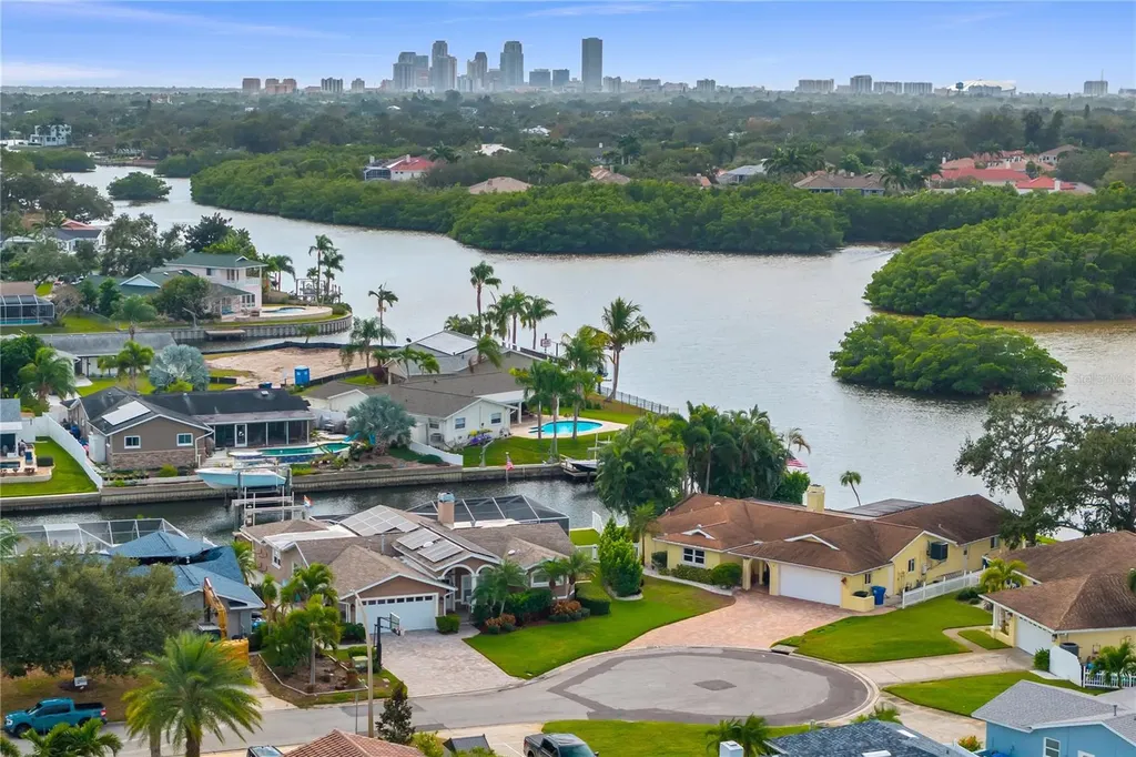 1320 52nd Avenue NE St Petersburg FL 33703