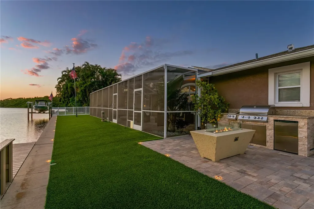 1320 52nd Avenue NE St Petersburg FL 33703