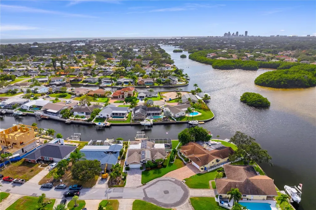 1320 52nd Avenue NE St Petersburg FL 33703