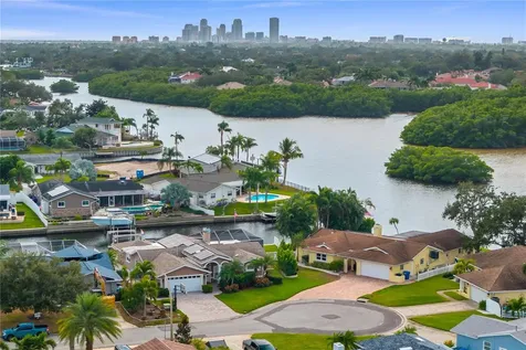 1320 52nd Avenue NE St Petersburg FL 33703
