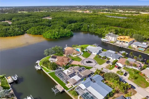 1320 52nd Avenue NE St Petersburg FL 33703