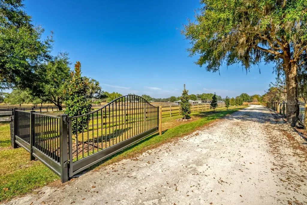 15305 NW 112th Place Road Morriston FL 32668