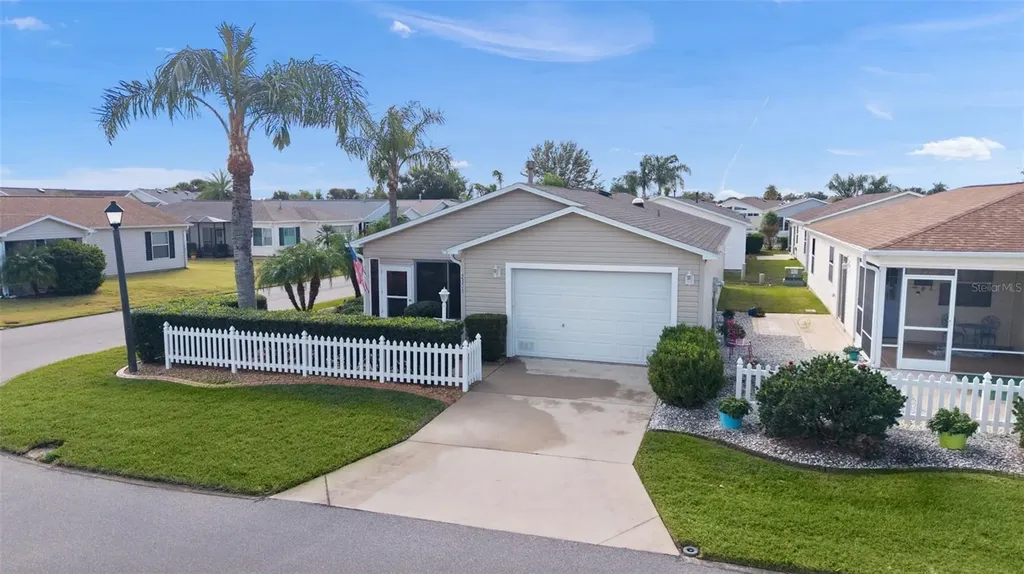 2306 Oak Bend Place The Villages FL 32162