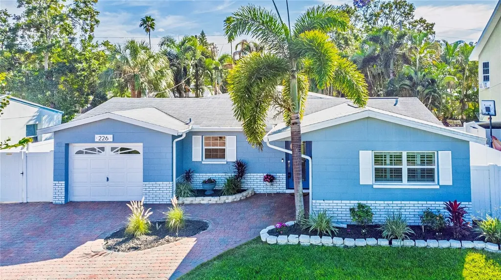 226 81st Avenue N St Petersburg FL 33702