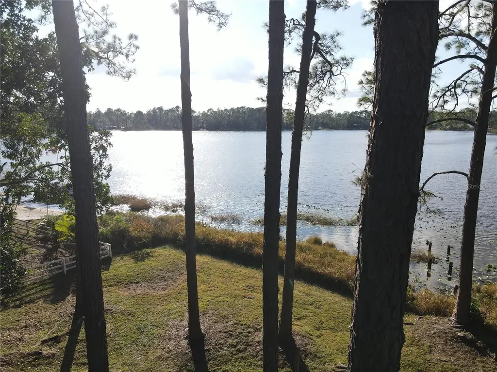 161 Riley Lake Drive Hawthorne FL 32640