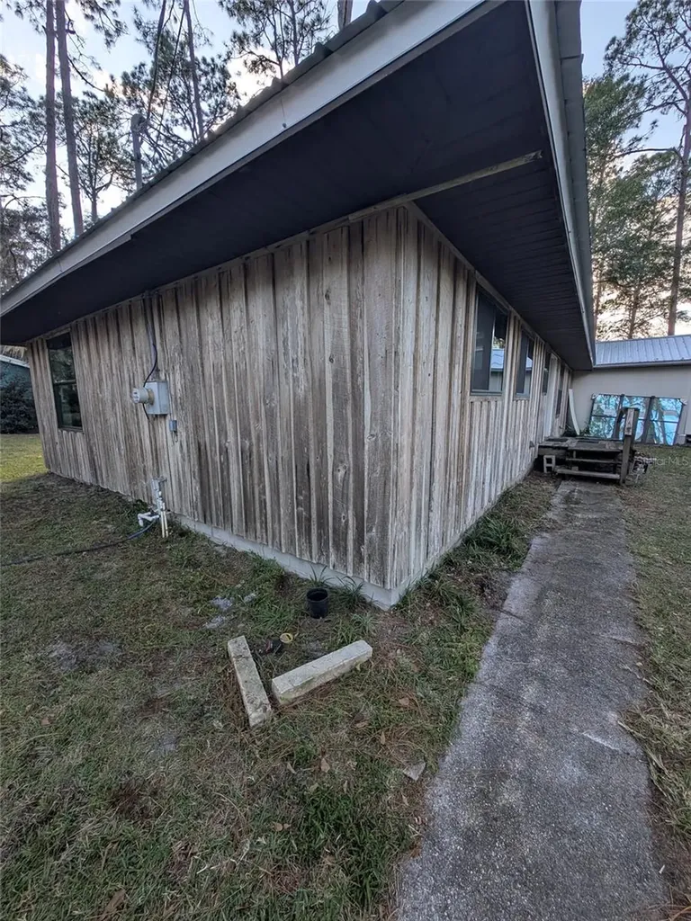 161 Riley Lake Drive Hawthorne FL 32640