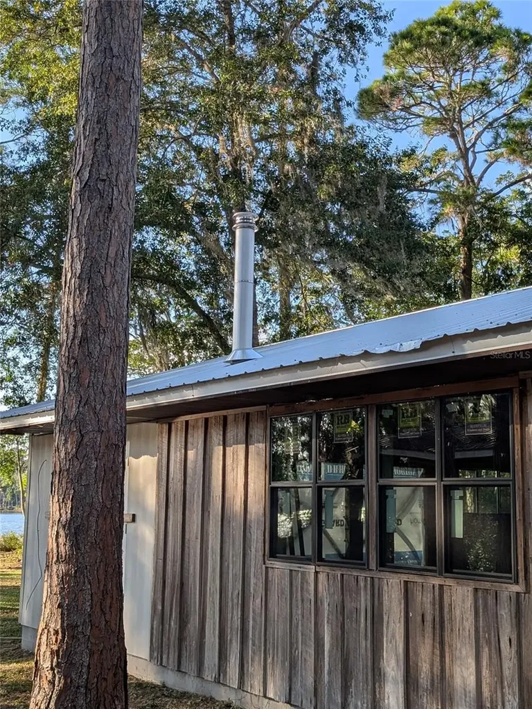 161 Riley Lake Drive Hawthorne FL 32640