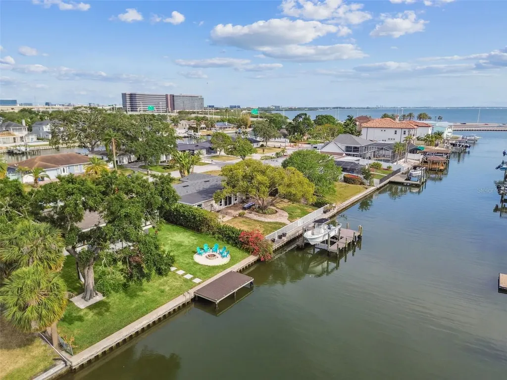 3922 Fontainebleau Drive Tampa FL 33634
