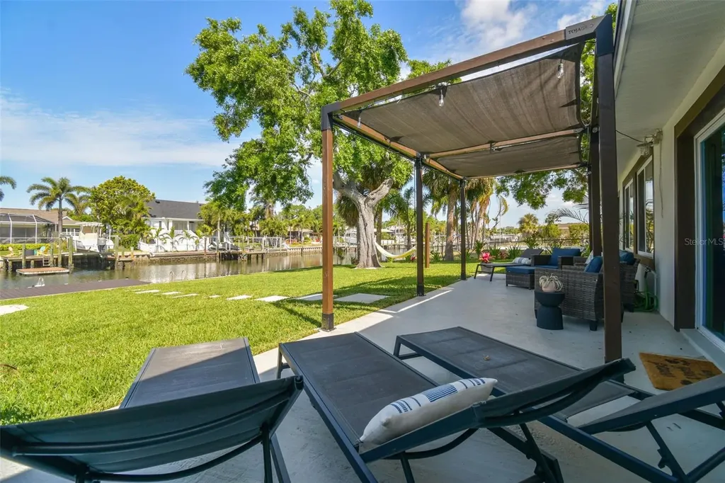 3922 Fontainebleau Drive Tampa FL 33634