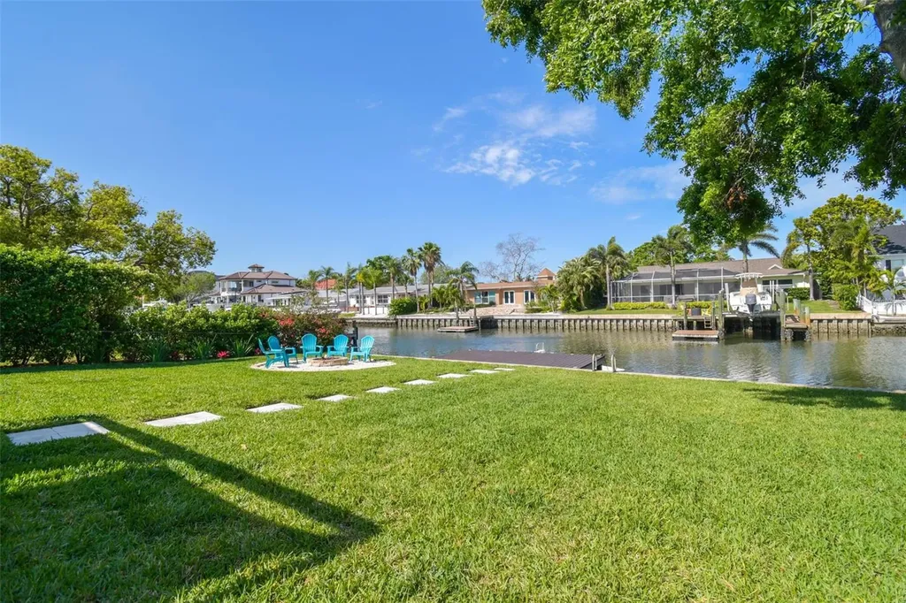 3922 Fontainebleau Drive Tampa FL 33634