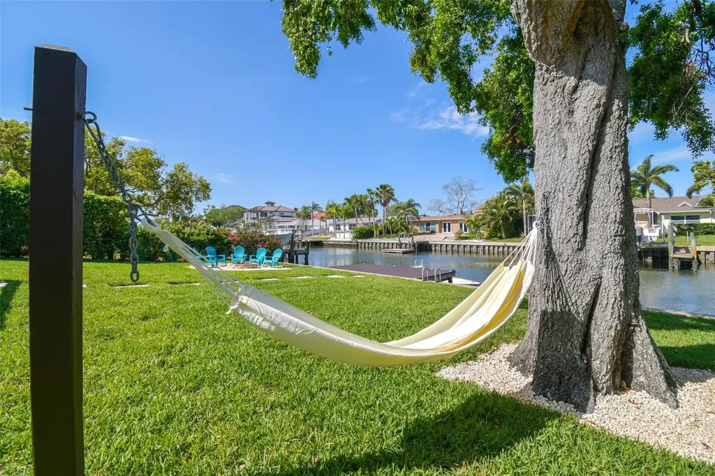 3922 Fontainebleau Drive Tampa FL 33634