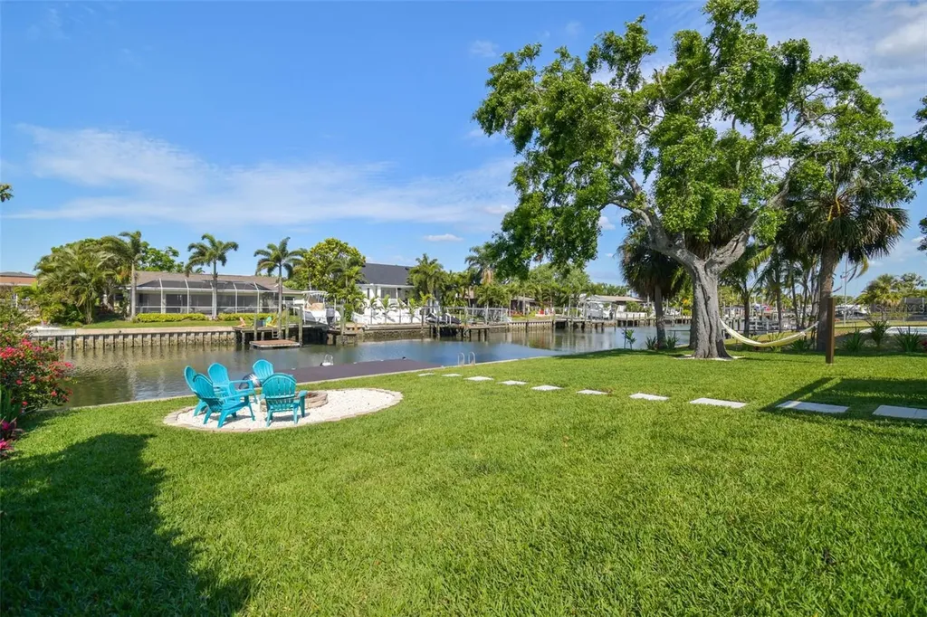 3922 Fontainebleau Drive Tampa FL 33634