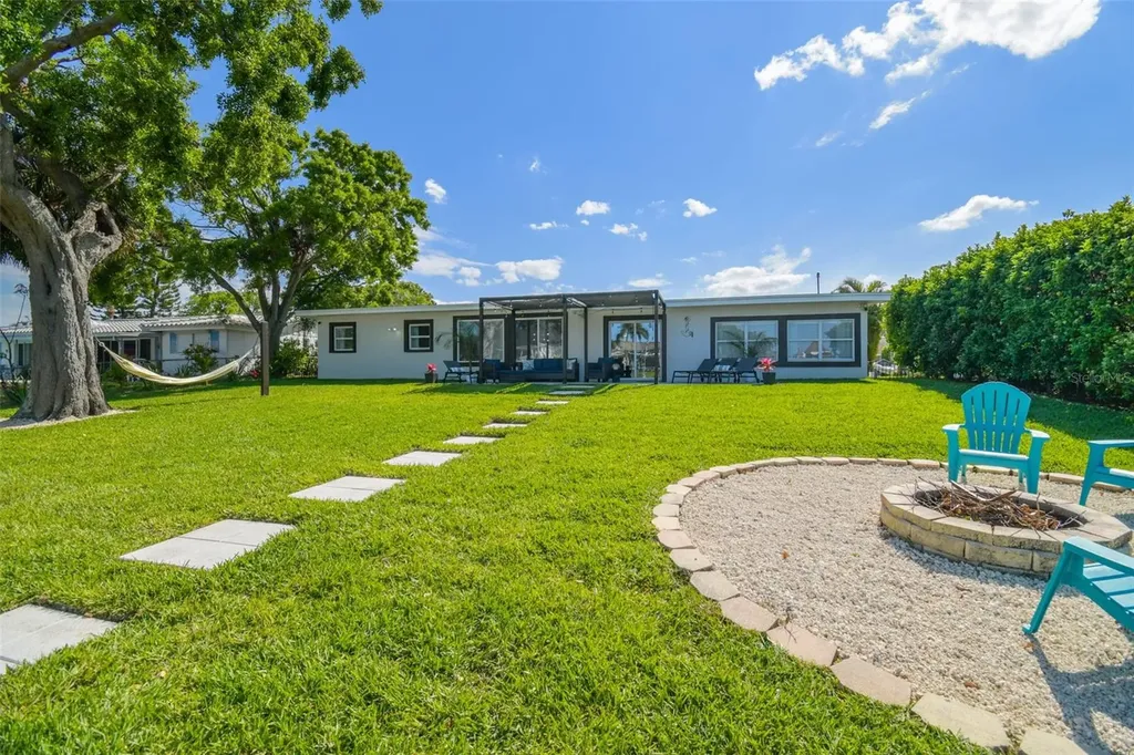 3922 Fontainebleau Drive Tampa FL 33634