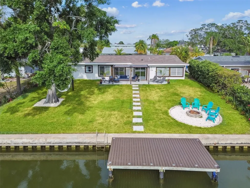 3922 Fontainebleau Drive Tampa FL 33634