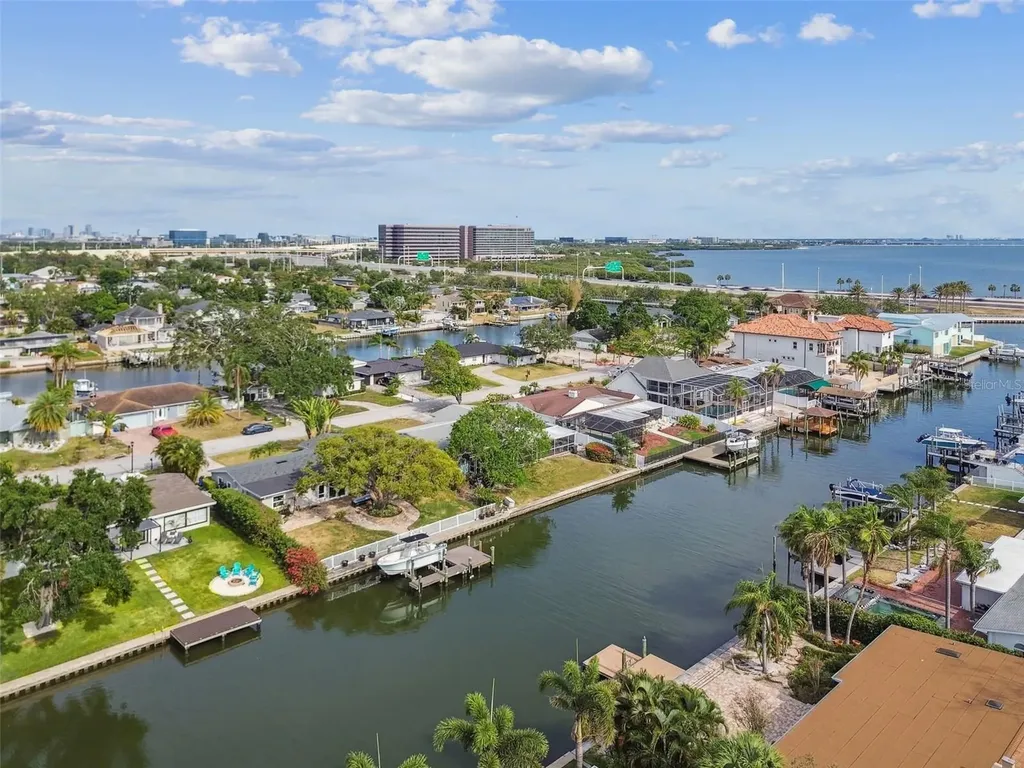3922 Fontainebleau Drive Tampa FL 33634