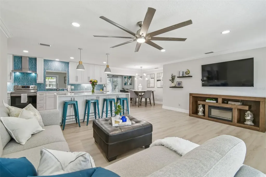3922 Fontainebleau Drive Tampa FL 33634