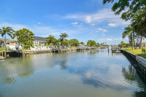 3922 Fontainebleau Drive Tampa FL 33634