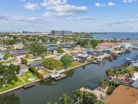 3922 Fontainebleau Drive Tampa FL 33634
