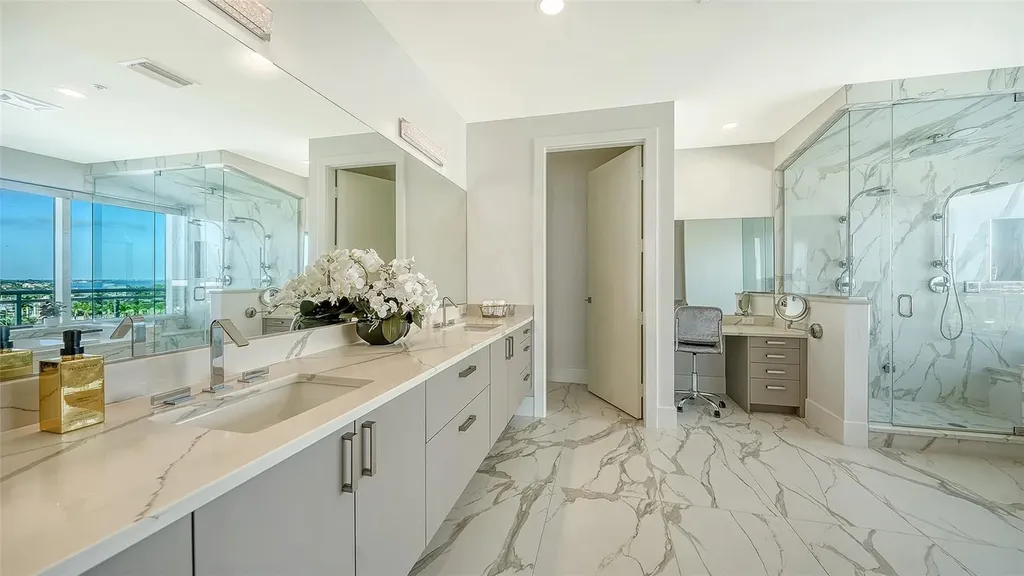 540 N Tamiami Trail Sarasota FL 34236