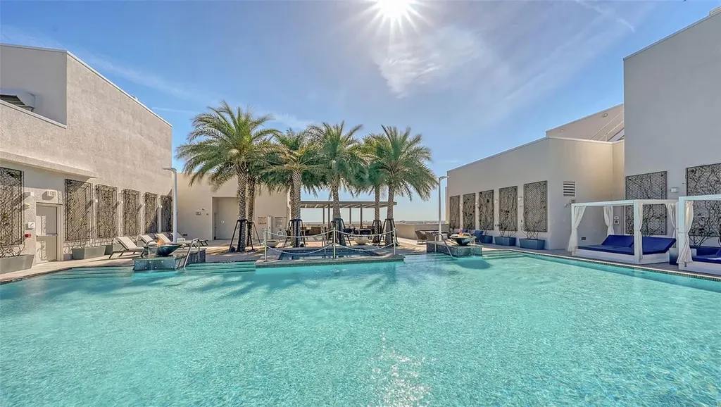 540 N Tamiami Trail Sarasota FL 34236