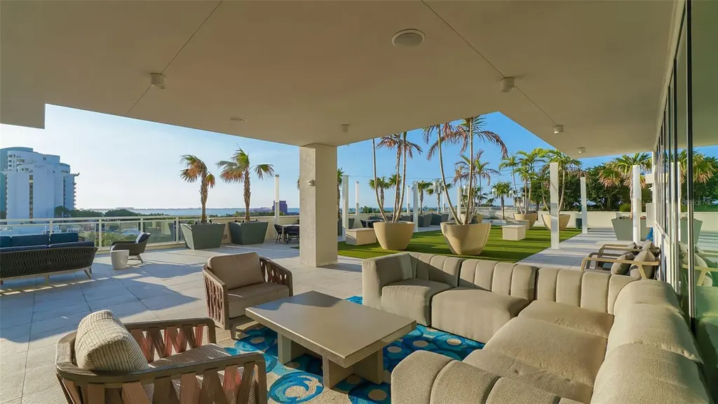 540 N Tamiami Trail Sarasota FL 34236