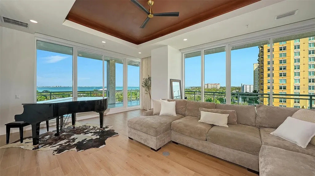 540 N Tamiami Trail Sarasota FL 34236