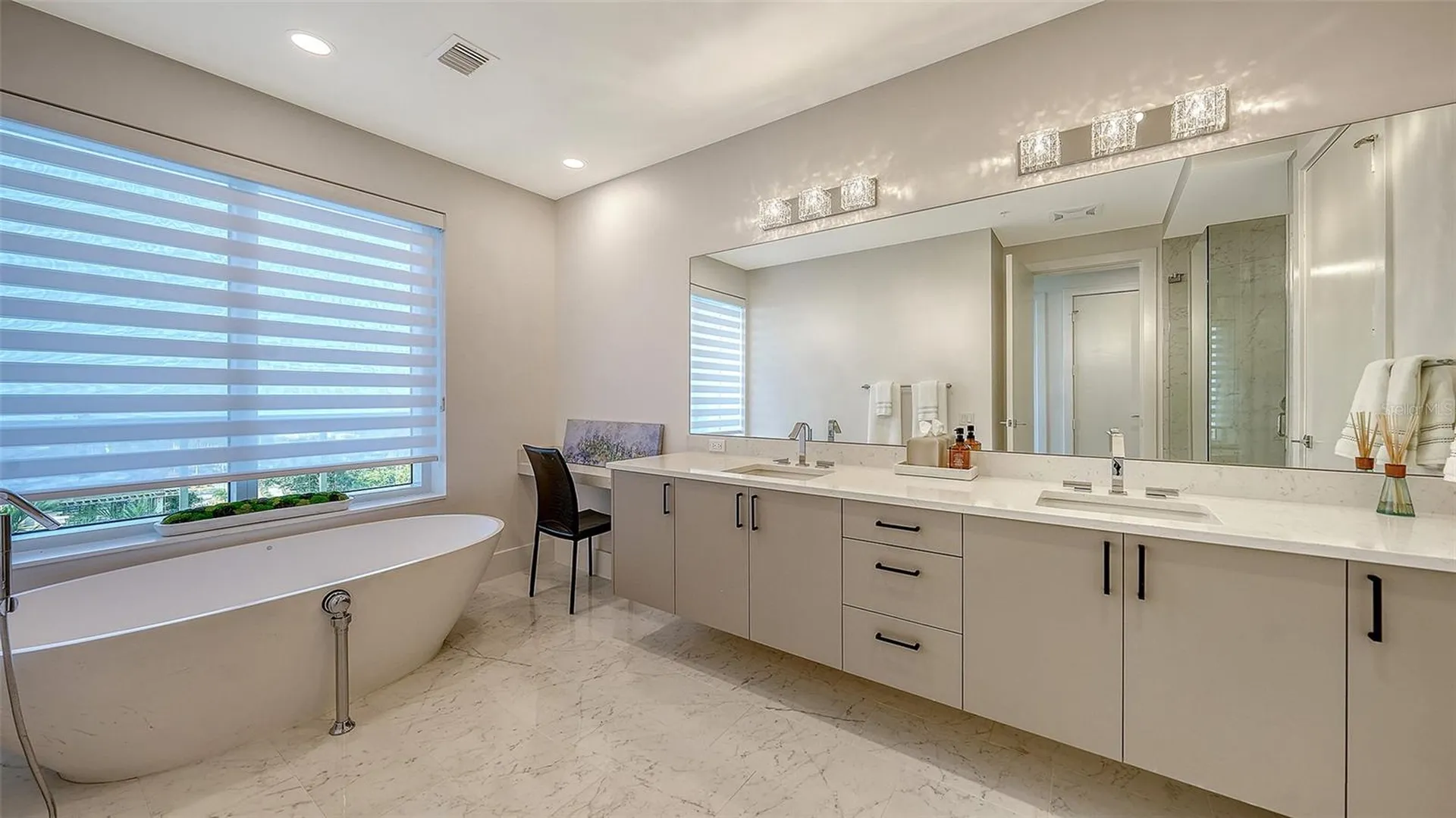 540 N Tamiami Trail Sarasota FL 34236