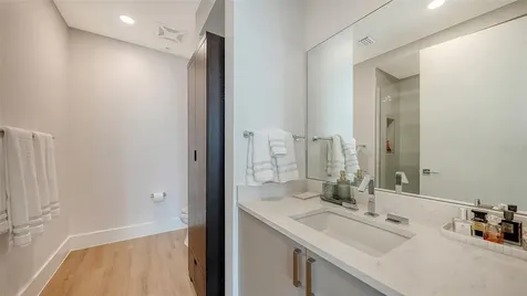 540 N Tamiami Trail Sarasota FL 34236