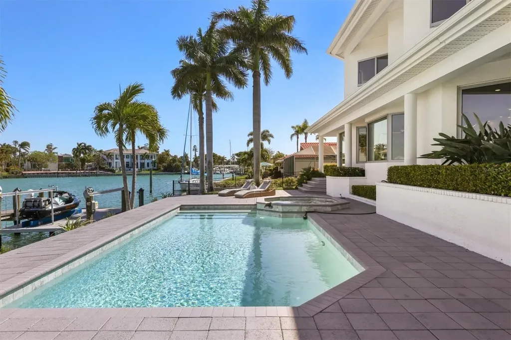 259 Robin Drive Sarasota FL 34236