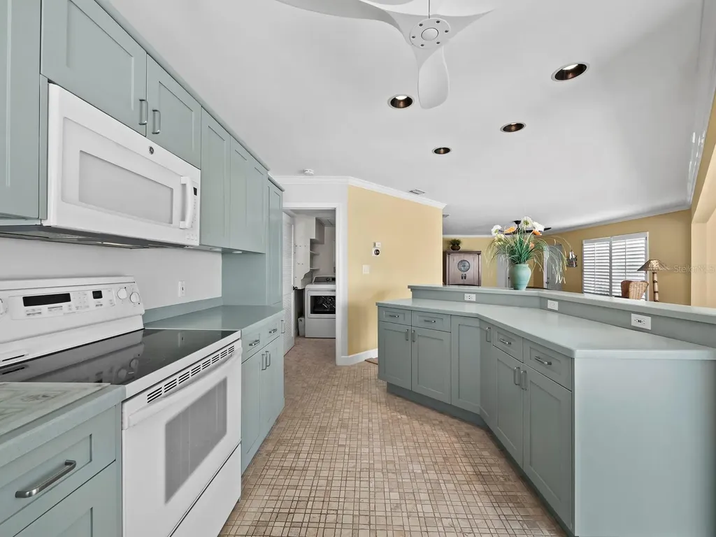 1336 Benjamin Franklin Drive Sarasota FL 34236