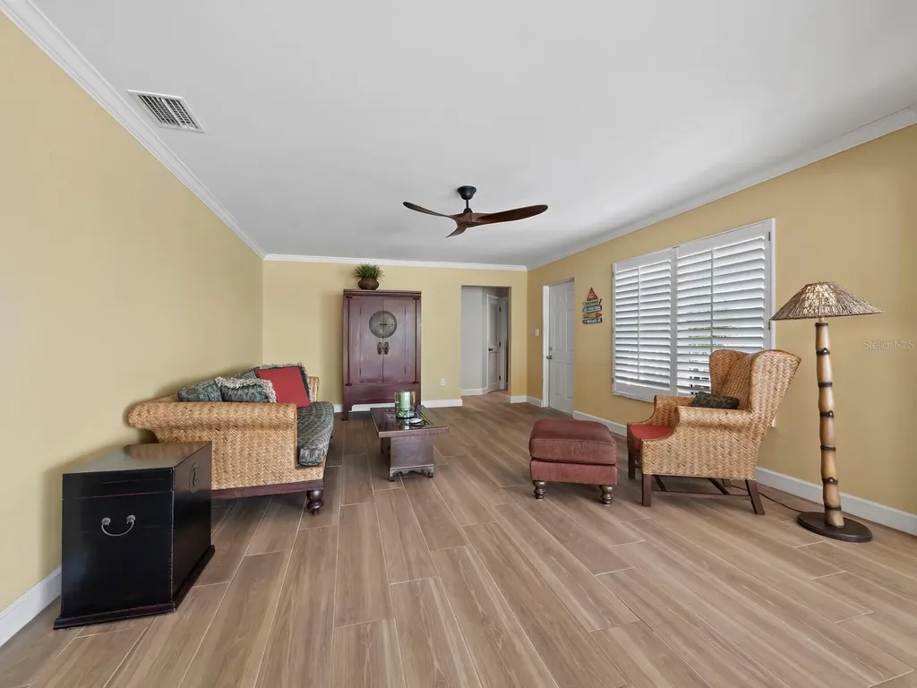 1336 Benjamin Franklin Drive Sarasota FL 34236