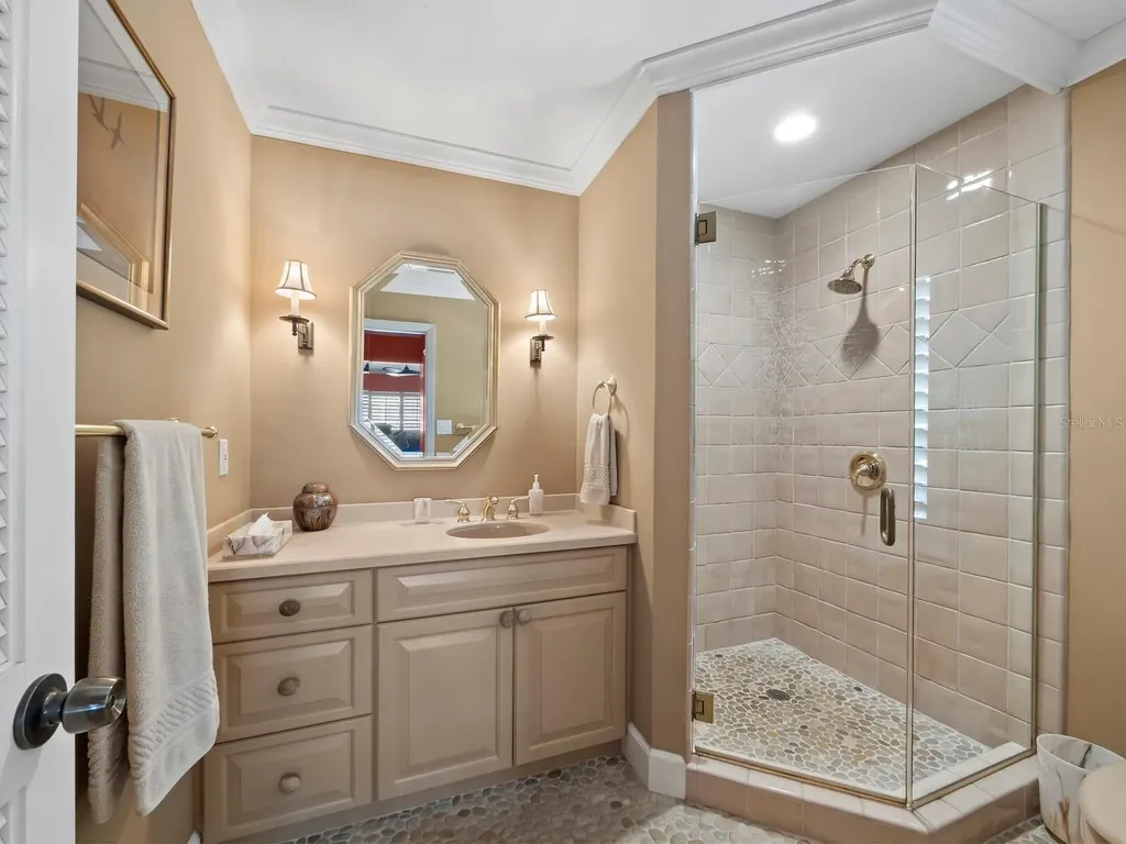 1336 Benjamin Franklin Drive Sarasota FL 34236