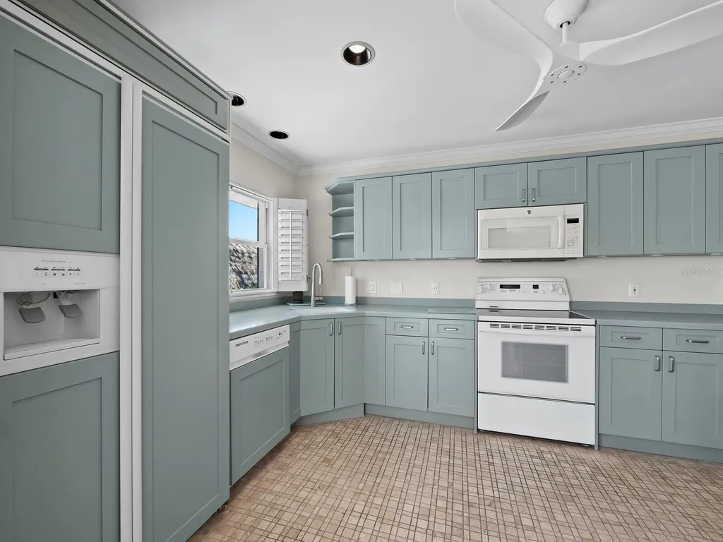 1336 Benjamin Franklin Drive Sarasota FL 34236