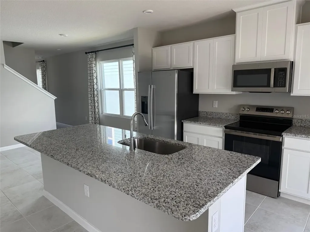 1200 Port Blue Way Lady Lake FL 32159