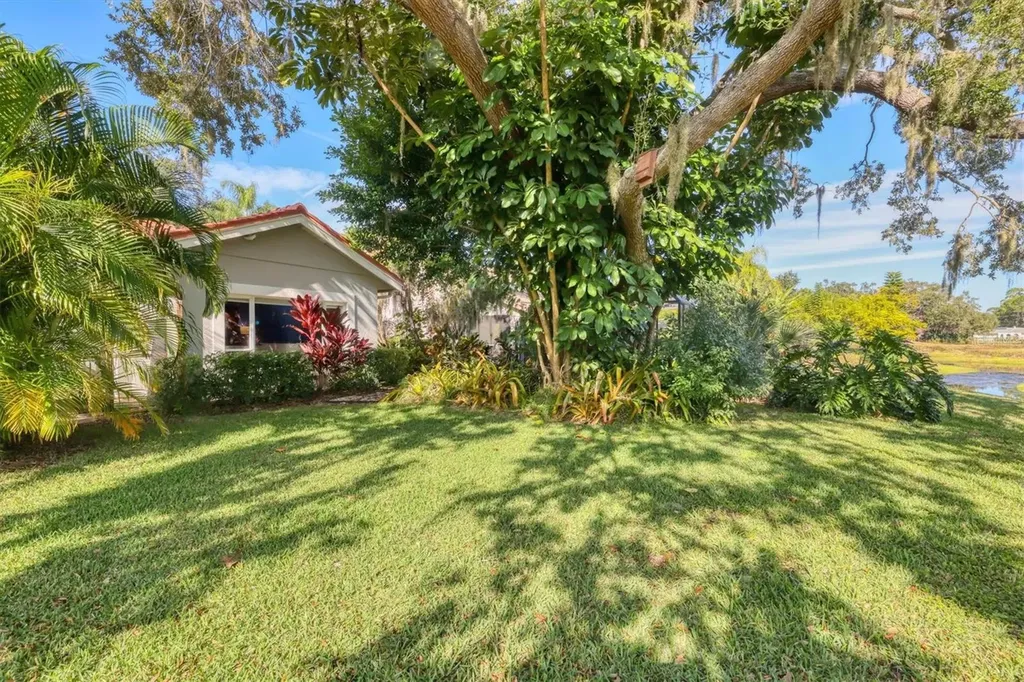 4305 Highland Oaks Circle Sarasota FL 34235