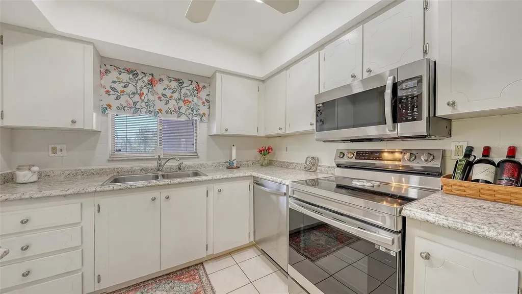 3647 Lake Bayshore Drive Bradenton FL 34205