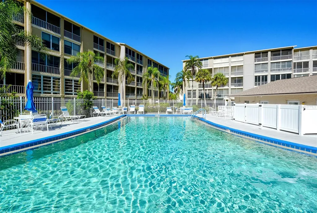 3647 Lake Bayshore Drive Bradenton FL 34205