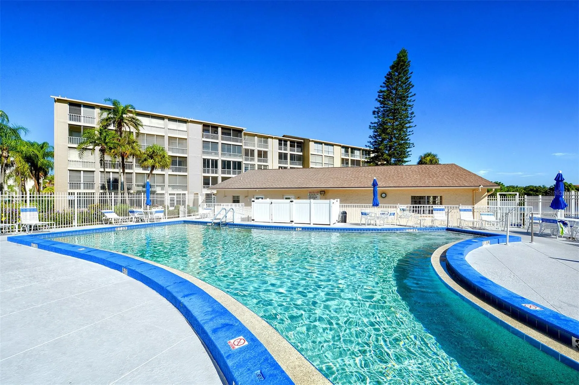 3647 Lake Bayshore Drive Bradenton FL 34205