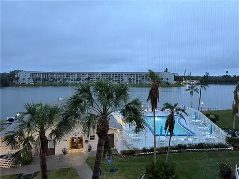3647 Lake Bayshore Drive Bradenton FL 34205