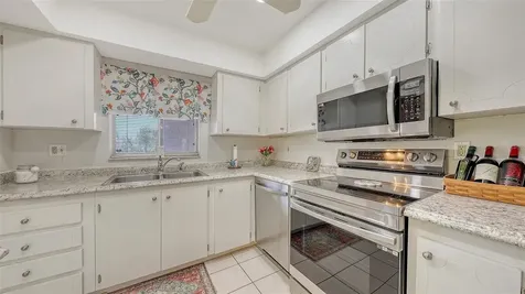 3647 Lake Bayshore Drive Bradenton FL 34205