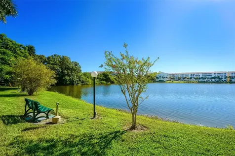 3647 Lake Bayshore Drive Bradenton FL 34205