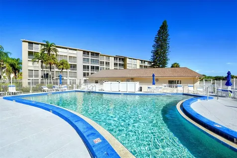 3647 Lake Bayshore Drive Bradenton FL 34205