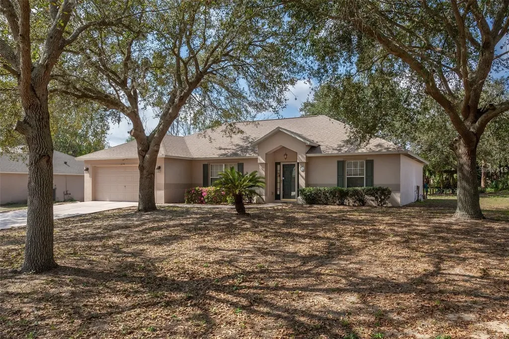 2256 Lake Pointe Circle Leesburg FL 34748